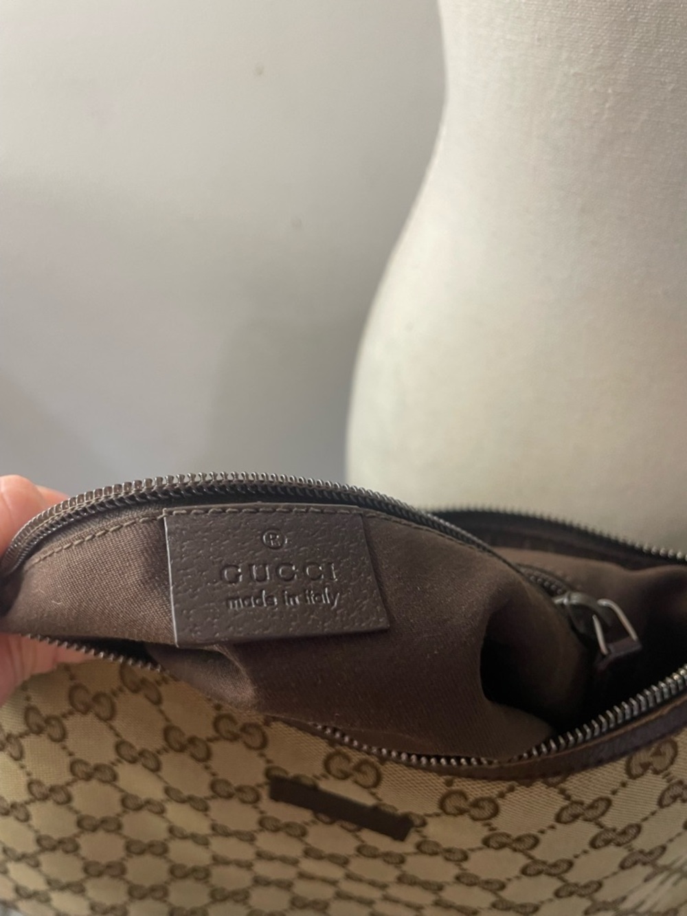 Authentic Gucci Beige GG Canvas Shoulder Bag with Black Strap - Picture 11 of 13
